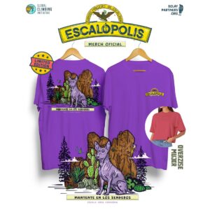 Playera edición limitada Escalópolis color morado con ilustración de xoloitzcuintle y mensaje “Mantente en los senderos”.