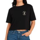 Crop top negro mujer con sello esqueleto “escala a muerte” en el pecho.