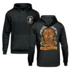 Hoodie negro con calavera de cempasúchil en la espalda y logotipo esqueleto al frente; frase “escala a muerte”.