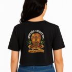 Crop top negro mujer con calavera de cempasúchil y frase “escala a muerte”.