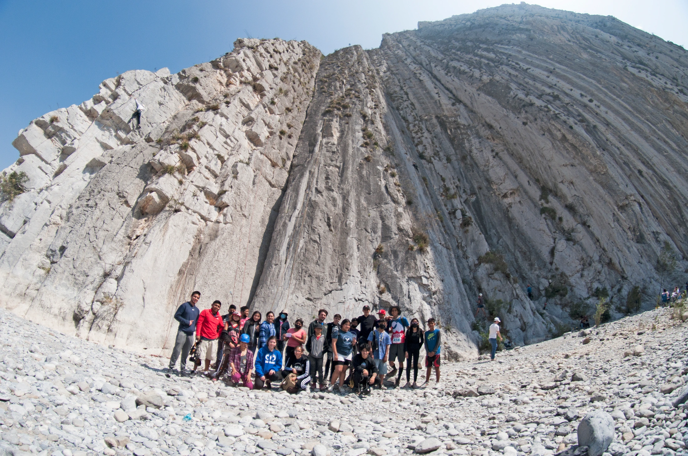 Escalando Fronteras · arte del proyecto