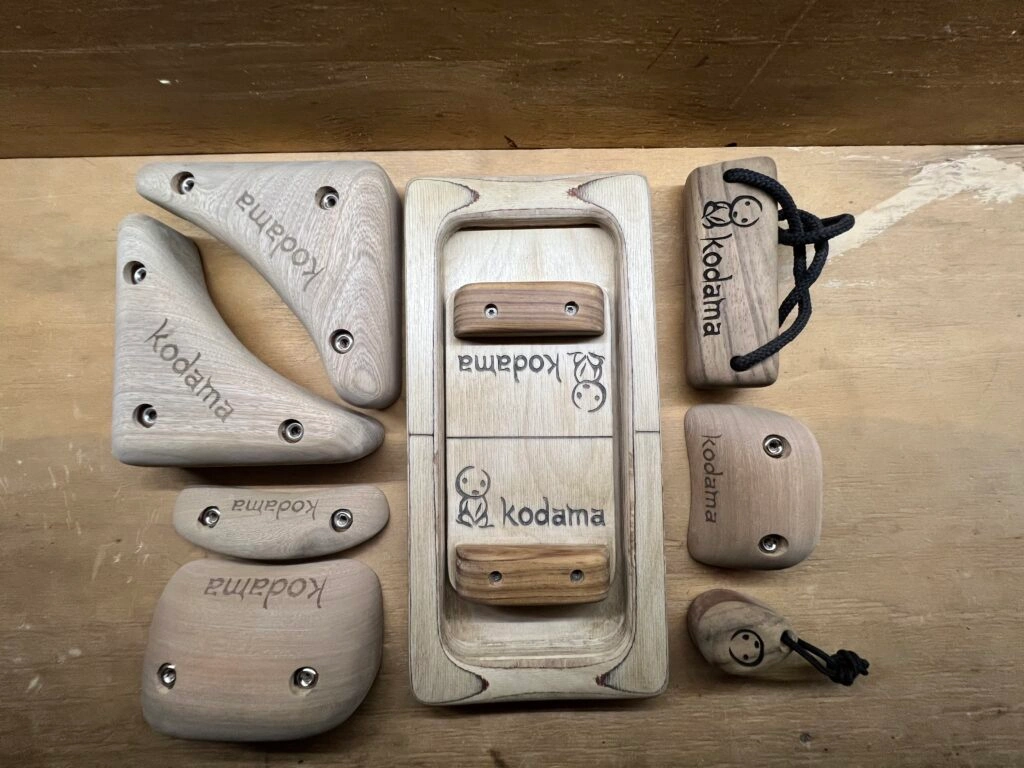 Agarres, bloques y equipo de entrenamiento de madera fabricados por Kodama